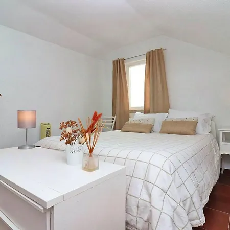 Comfortable House In With Terrace بيت للعطل ساو مارتينهو دو بورتو