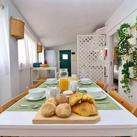 بيت للعطل Comfortable House In With Terrace