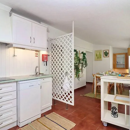 Comfortable House In With Terrace بيت للعطل *