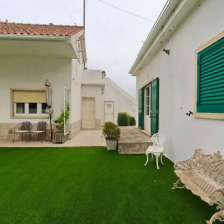 Comfortable House In With Terrace بيت للعطل ساو مارتينهو دو بورتو